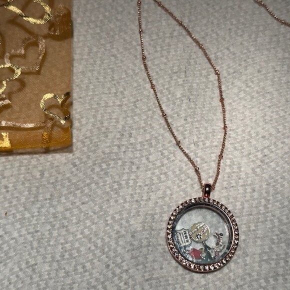 Origami Necklace - Picture 1 of 1